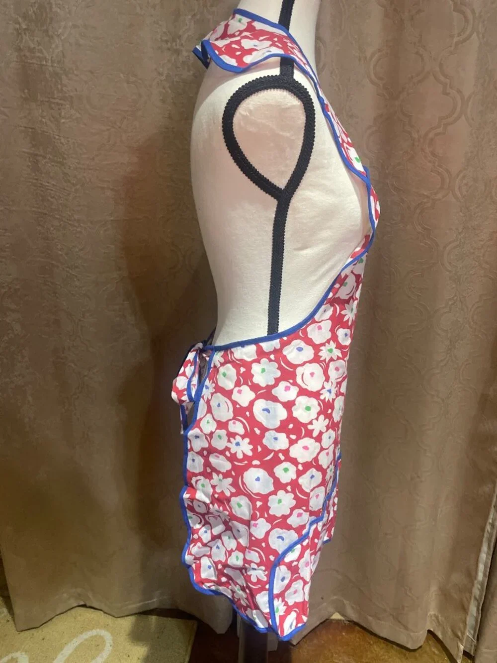 Vintage Floral Apron Red & White With Blue Trim Ties in Back Retro Kitchen Wear